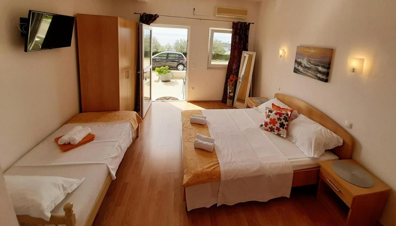 Akmadzic Apartment